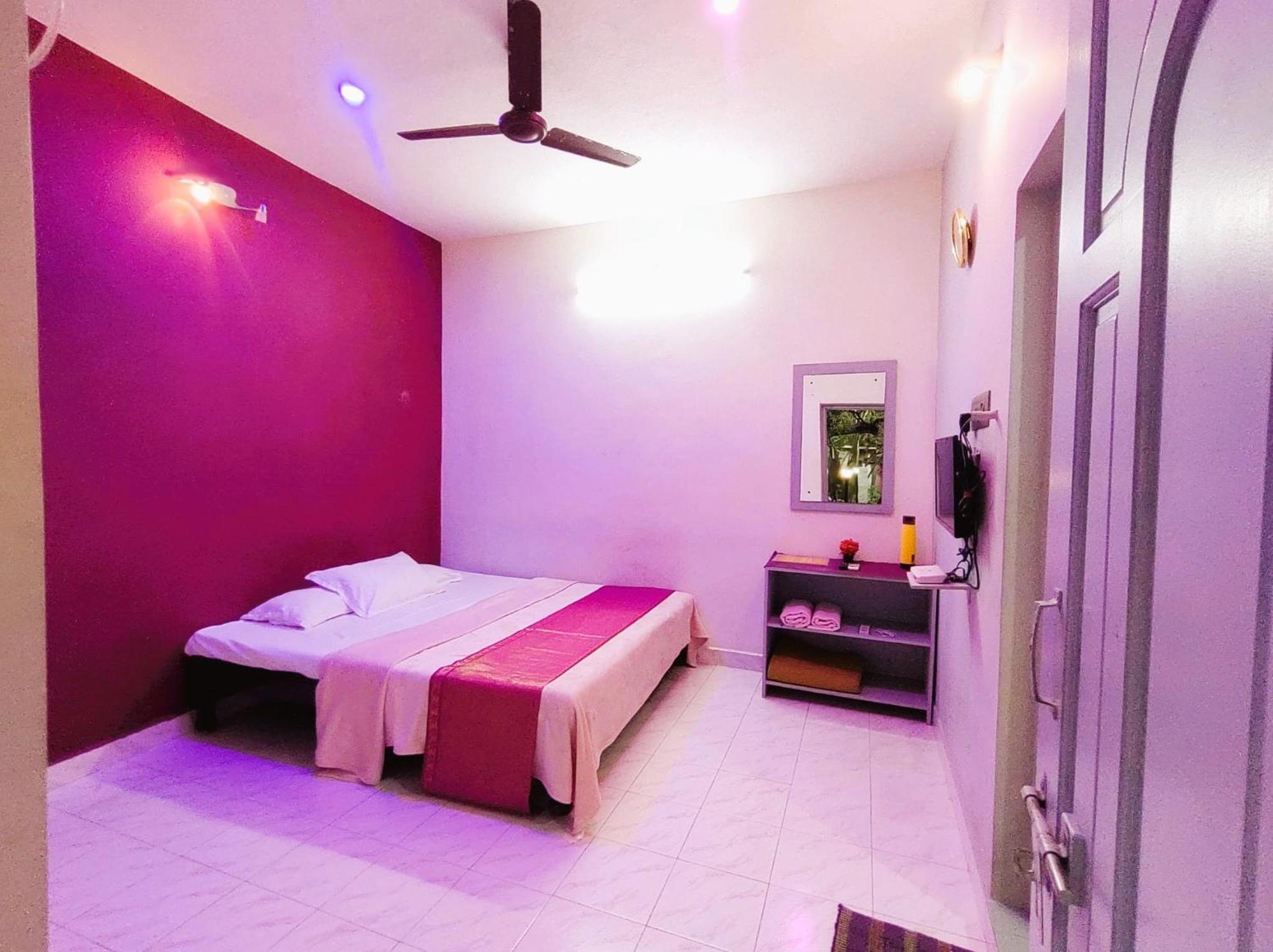 The Well Beach Side Guest House Auroville Esterno foto