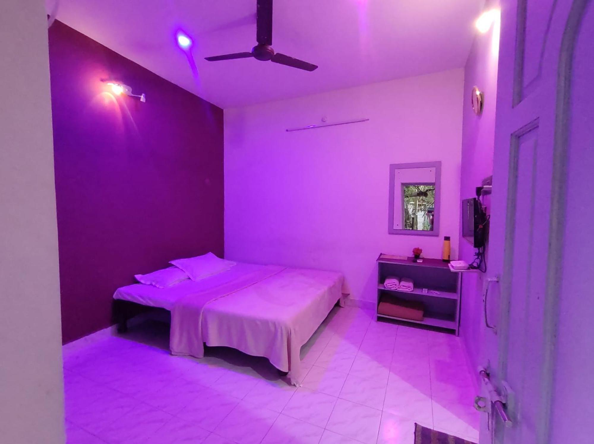 The Well Beach Side Guest House Auroville Esterno foto